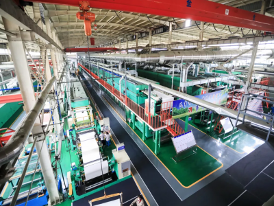 “6S現場管理工作對我們企業和個人都產生了積極影響?！弊哌M浙江合力革業有限公司的生產現場，機器設備擺放整齊、廠區廠房周邊干凈整潔。該公司環保主管孫萬璽介紹，通過6S現場管理，不僅辦公環境和生產環境更整潔了，設備管理和安全管理也更完善，產品質量和生產效率大幅提升，同時員工素質提高了不少。前不久，麗水經開區公布了2023年合成革企業6S現場管理各項先進名單，共5家企業獲得相關榮譽稱號。其中，浙江閩鋒化